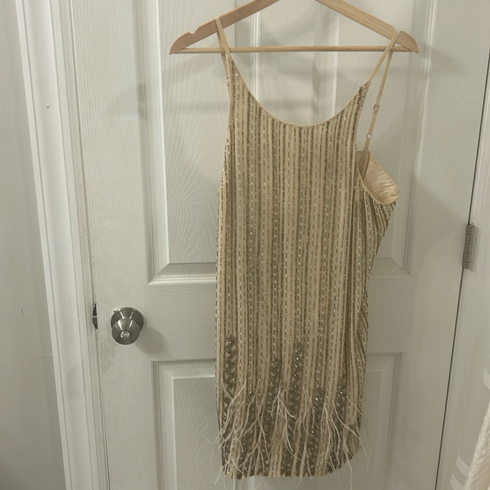 Parker sequined dress with feathers. Size L.